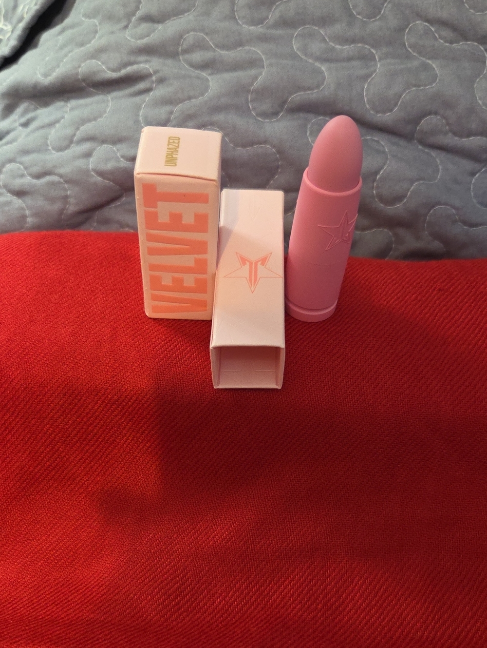 Velvet Lipstick Unphazed Color